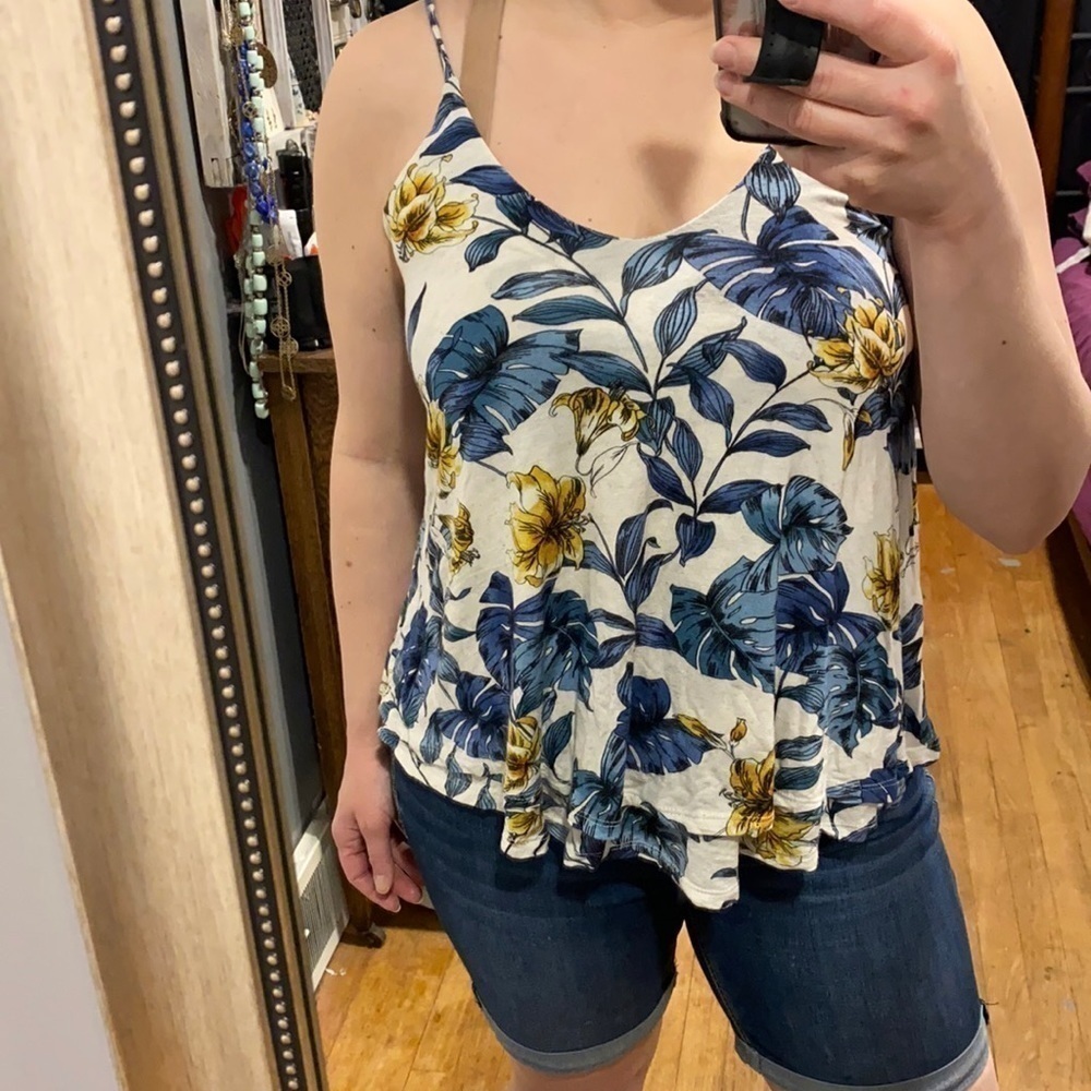 Kim & Cami Floral Ruffle Tank